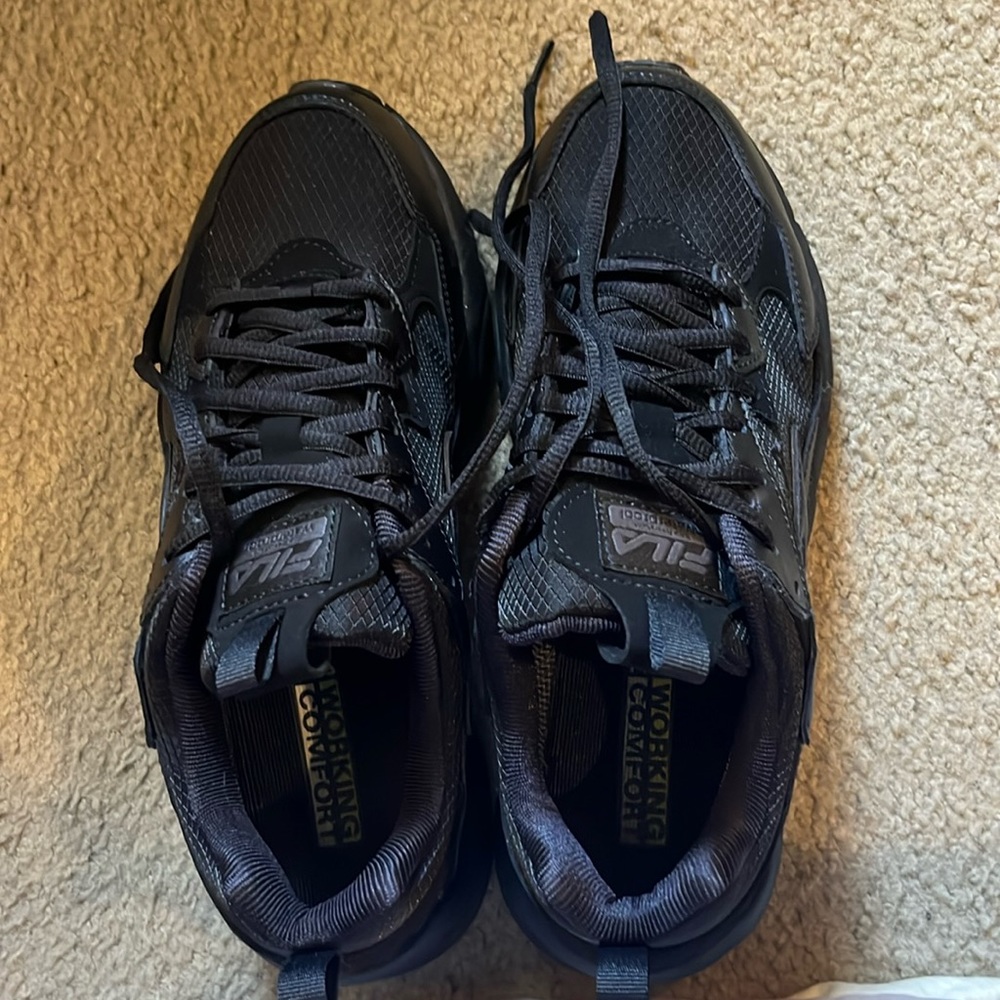 FILA work shoes, excellent condition! Brand new, only wore a few times at work.